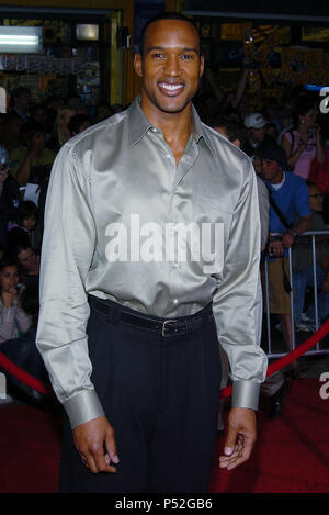 Henry Simmons arrivant à la première de Ladykillers au El Capitan Theatre de Los Angeles. 12 mars, 2004. SimmonsHenry064 Red Carpet Event, Vertical, USA, Cinéma, Célébrités, photographie, Bestof, Arts, Culture et divertissement, Célébrités Topix fashion / Vertical, Best of, événement dans la vie d'Hollywood, Californie - Tapis rouge et en backstage, USA, Cinéma, Célébrités, cinéma, télévision, Célébrités célébrités musique, photographie, Arts et culture, Bestof, divertissement, Topix, vertical, une seule personne, depuis les années 2003 à 2005, , tsuni@Gamma-USA.com enquête - Trois quart Banque D'Images