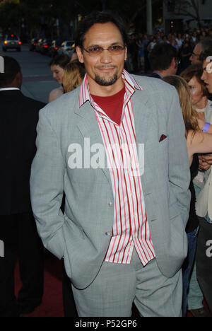 Jimmy Smits au Star War III : La Revanche des Sith au Westwood Village Theatre de Los Angeles. Le 12 mai 2005. SmitsJimmy059 Red Carpet Event, Vertical, USA, Cinéma, Célébrités, photographie, Bestof, Arts, Culture et divertissement, Célébrités Topix fashion / Vertical, Best of, événement dans la vie d'Hollywood, Californie - Tapis rouge et en backstage, USA, Cinéma, Célébrités, cinéma, télévision, Célébrités célébrités musique, photographie, Arts et culture, Bestof, divertissement, Topix, vertical, une seule personne, depuis les années 2003 à 2005, , tsuni@Gamma-USA.com enquête - Trois Qu Banque D'Images