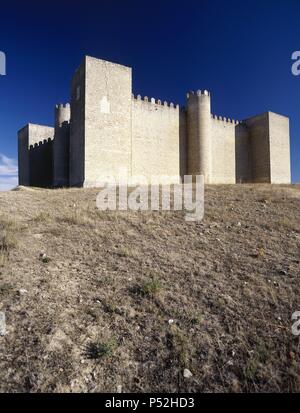 CASTILLA-LEON. MONTEALEGRE DE CAMPOS. Vista del Castillo, erigido en el siglo XIV sobre una antérieur de Fortaleza del siglo XII por Alfonso DE MENESES. Comarca de Tierra de Campos. Provincia de Valladolid. España. Banque D'Images