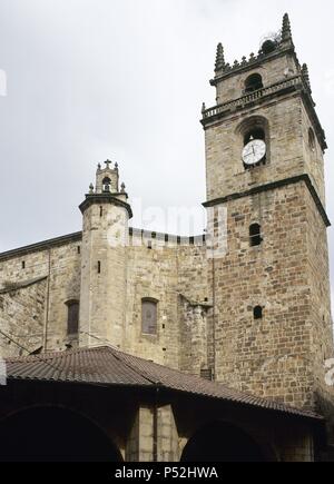 ARTE GOTICO. ESPAÑA. Eglise DE SANTA MARIA DE URIBARRI. Edificio del siglo XV aunque remodelado en el XVII. Detalle del CAMPANARIO, asentado sobre la torre de Arandaño. DURANGO. Provincia de Biscaye (Bizkaia). País Vasco. Banque D'Images