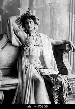 Mata Hari, danseuse exotique néerlandaise, courtisane et accusé l'espion. Banque D'Images