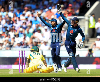 L'Angleterre l'Australie des souches Jos Buttler's Jhye Richardson au cours de la journée un match international au Emirates Old Trafford, Manchester. Banque D'Images