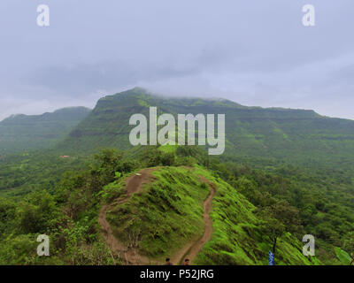 Voir les chaînes de montagnes de Sahyadri fort Tikona Banque D'Images