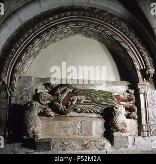 ARTE GOTICO. ESPAÑA. SEPULCRO DE LOPE Jiménez. Se encuentra en la Sala salle capitulaire (siglo XIV) del Monasterio DE NUESTRA SEÑORA DE VERUELA. Data de finales del siglo XIII. CERCANIAS DE TARAZONA. Provincia de Saragosse. Aragón. Banque D'Images