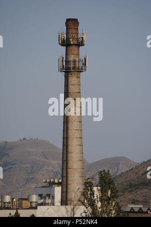 L'Ukraine. République autonome de Crimée. Sudak. Cheminée d'une usine. Banque D'Images