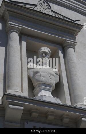L'Ukraine. Sébastopol. Le Musée de la défense héroïque et la libération de Sébastopol. Buste de l'amiral Pavel Stepanovitch Nakhimov (1802-1855) à l'extérieur du musée. Péninsule de Crimée. Banque D'Images