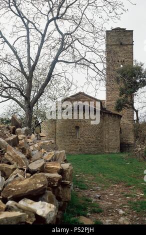 L'Art roman en Espagne. Église de San Juan de Toledo de Lanata. Première moitié du 12e siècle. Sous le patronage de Saint Jean Baptiste est situé dans la ville de San Juan. Les absides et tour. L'Aragon. Banque D'Images