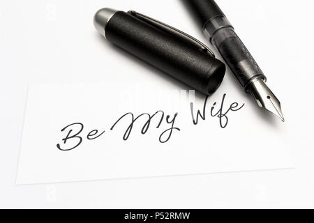 Close-up d'une carte de vœux avec le doux mot, être ma femme Banque D'Images