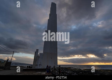 Punta del Hildago, Tenerife. Le phare (Faro) dans la région de Punta de Hidalgo vu au coucher du soleil Banque D'Images