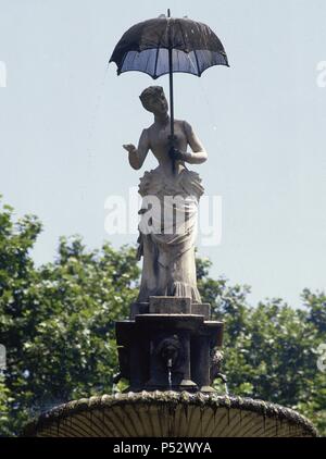 ARTE S. XIX. ACADEMICISMO. JOAN ROIG I Soler (1835-1918). Fuente de la DAMA DEL PARAGUAS (1884). El modelo femenino fue la sobrina de J. Roig. Se encuentra en el Parque de la Ciutadella. Barcelone. Cataluña. Banque D'Images