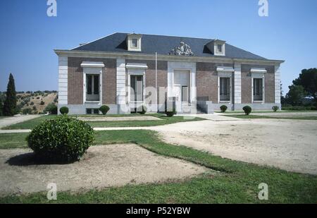 ARTE S. XVIII. ESPAÑA. LA QUINTA. Casa de campo construida en el siglo XVIII por don Alonso FERNANDEZ MANRIQUE DE LARA, Duque de Arco y alcaide del Real Sitio de El Pardo. En 1745, su viuda donó la propiedad un Felipe V y un su esposa. Fue reconstruida en 1971. Vista del'extérieur. EL PARDO. Comunidad de Madrid. Banque D'Images