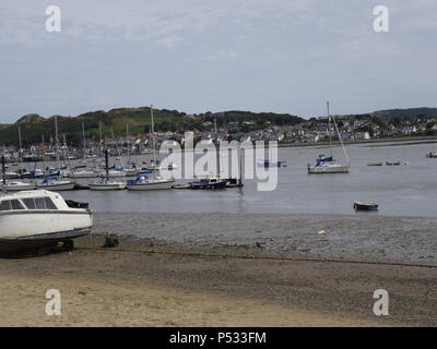 Bateaux recelait de Conwy de Barmouth et dans le Nord du Pays de Galles, certains se sont échouées Banque D'Images