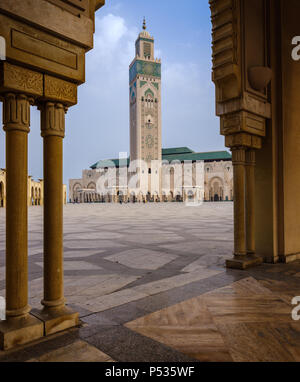 Posté juste quelques nouvelles images de Casablanca sur mon blog, (lien sur la biographie). Super endroit, cette fois de l'impressionnante mosquée Hassan II dans toute sa gloire. Tr Banque D'Images