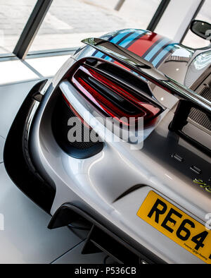 L'arrière d'une Porsche 918 Hypercar moderne Banque D'Images