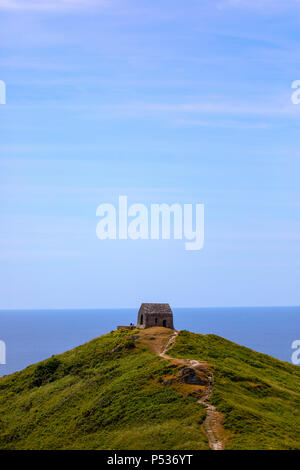 Rame Head chapelle sur la rame Péninsule à Cornwall, de Whitsand Bay sur un été chaud jours Banque D'Images
