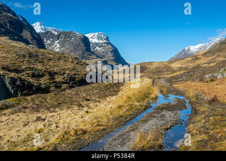 Le Bidean nam Bian (à gauche) de l'ancienne route militaire, Glencoe, région des Highlands, Ecosse, Royaume-Uni Banque D'Images