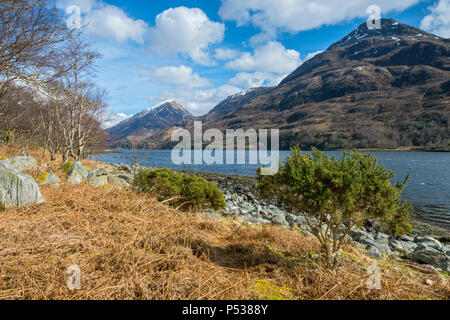 Bheinn Garbh et le Pap of Glencoe (Sgorr na Ciche) sur le Loch Leven, région des Highlands, Ecosse, Royaume-Uni Banque D'Images