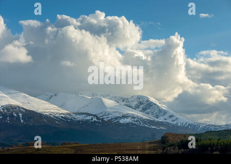 Le Ben Nevis vont de la Great Glen, près de Fort William, région des Highlands, Ecosse, Royaume-Uni Banque D'Images