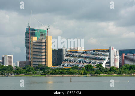 Complexe Golden Mile est un haut immeuble commercial et résidentiel sur Beach Road à Kallang, Singapour. Le bâtiment était autrefois connue comme Woh Hup Banque D'Images