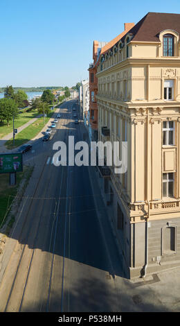 Belgrade, Serbie - mai 03, 2018 : Matin vue sur de belles maisons sur la rue de pont Brankov Karadordeva Banque D'Images