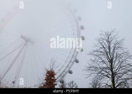 Le London Eye est une grande roue à Londres avait South Bank et est le plus important syndicat payé attaction dans la capitale Banque D'Images