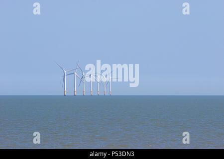 Off Shore wind farm au fusil des sables bitumineux flotte Clacton On Sea Essex. Banque D'Images