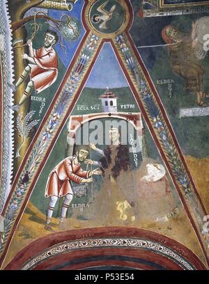 ARTE BIZANTINO. ITALIA (S. XI). CAPILLA DE SAN ELDRADE Y SAN NICOLAS (s. XI). Fresques de la bóveda con escenas de la vida de SAN ELDRADE : 'ANTES DE PARTIR, ELDRADE RECIBE LA INSIGNIA DEL PEREGRINO, ONU BASTON Y UNA ALFORJA'. Abadía benedictina de Novalesa. Provincia de Turín. Italia. Banque D'Images