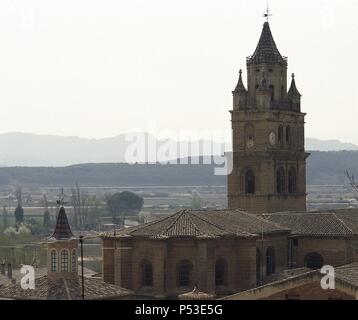 LA RIOJA. CALAHORRA. Vista general de la TORRE-CAMPANARIO de la Catedral. Comarca de La Rioja Baja. España. Banque D'Images