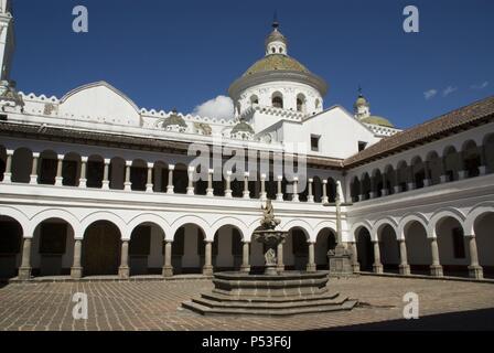 L'Equateur.quito.Centro historico.Couvent de La Merced (XVII siècle). Cloître et fontaine de Neptune. . Banque D'Images