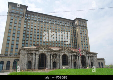 DETROIT, MICHIGAN, UNITED STATES - 5 mai 2018 : une vue de l'ancien bâtiment de la Gare centrale du Michigan à Detroit, qui a servi comme un important dépôt de chemin de fer à partir de 1914 - 1988 Banque D'Images