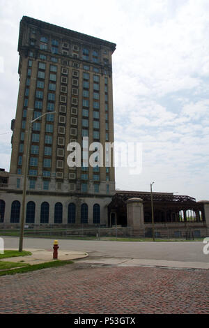 DETROIT, MICHIGAN, UNITED STATES - 5 mai 2018 : une vue de l'ancien bâtiment de la Gare centrale du Michigan à Detroit, qui a servi comme un important dépôt de chemin de fer à partir de 1914 - 1988 Banque D'Images