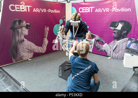 CEBIT 2018, plus grand salon ELLE, Hanovre, réalité virtuelle, application dans un jeu, la simulation d'un vol, Allemagne Banque D'Images