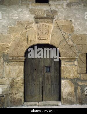 LA RIOJA. CANALES DE LA SIERRA. Detalle de la portada de la Ermita de San Anton, levantada en el 1634. España. Banque D'Images