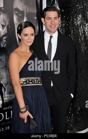 07 Emily Blunt John Krasinski  07 - Le Wolfman Première à l'Arclight Theatre de Los Angeles.07 Emily Blunt     07 John Krasinski événement dans la vie d'Hollywood, Californie - Red Carpet Event, USA, Cinéma, Célébrités, photographie, Bestof, Arts, Culture et divertissement, Célébrités, Mode de vie meilleure, Hollywood, événement dans la vie d'Hollywood, Californie - Tapis rouge et en coulisses, musique, célébrités, Topix en couple, en famille (mari et femme) et les enfants - les enfants, frères et sœurs, tsuni@Gamma-USA.com Tsuni enquête de crédit / USA, 2010 Banque D'Images