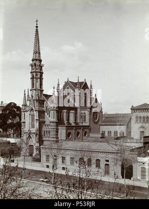 Église paroissiale DE SAN FRANCISCO DE SALES O SANT FRANCESC DE SALES (PASEO DE SAN JUAN 90), DEL ARQUITECTO JOAN MARTORELL I MONTELLS, año 1906. (COLECCIÓN ASF IMAGEN DE FOTOGRAFIAS ANTIGUAS, S. THE XX). Banque D'Images