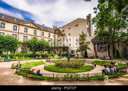 Le Square Georges-Cain est un petit parc situé dans le quartier du Marais, à Paris, en France Banque D'Images