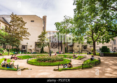 Le Square Georges-Cain est un petit parc situé dans le quartier du Marais, à Paris, en France Banque D'Images