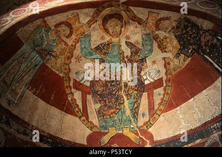 L'Art roman en Espagne. 12e siècle. Église de Sainte Marie (Santa Maria). La peinture murale représentant le martyre de l'anglais l'archevêque Thomas Becket, décédé en 1170. Détail du Pantocrator situé sur le haut de la fresque. Tarrasa. La Catalogne. Banque D'Images