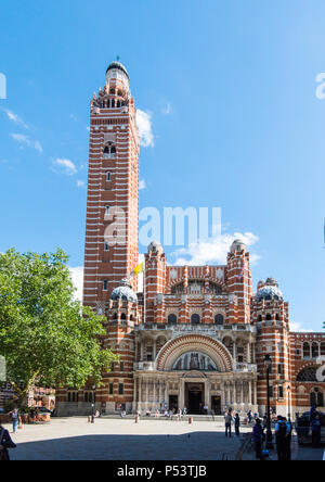 Londres, Royaume-Uni - 18 JUN 2018 : la cathédrale de Westminster est l'église mère de l'Église catholique en Angleterre et au Pays de Galles. Banque D'Images