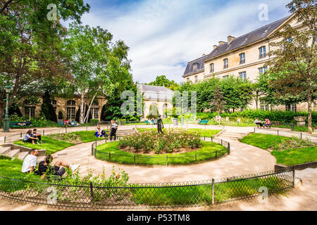 Le Square Georges-Cain est un petit parc situé dans le quartier du Marais, à Paris, en France Banque D'Images