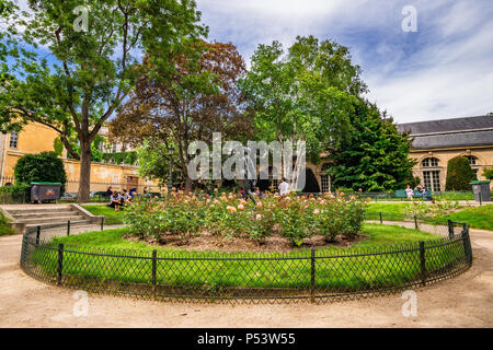Le Square Georges-Cain est un petit parc situé dans le quartier du Marais, à Paris, en France Banque D'Images
