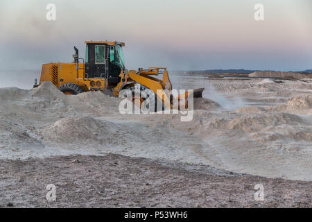 Dans l'Ethiopie du sud l'équipement Caterpillar et de travail machines d'excavation Banque D'Images