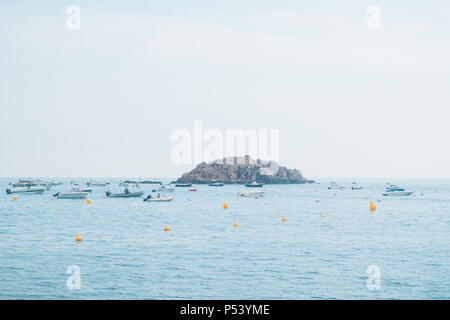 Espagne Costa Brava vacances. Tossa de Mar offre une vue sur la ville. Vacances d'été. Banque D'Images