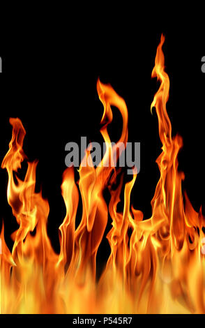 Close up shot of fire flames en noir Banque D'Images