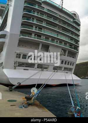 Lignes d'amarrage et cordes à l'arrière du bateau de croisière P&O Azura amarré à la Palma, aux îles Canaries Banque D'Images