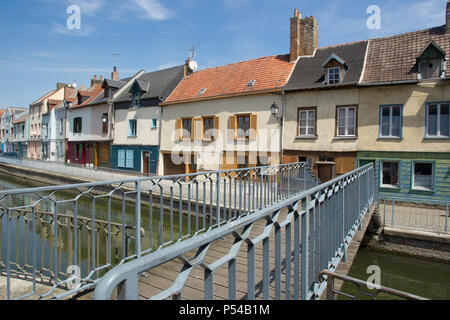 Amiens (nord de la France) : Òrue dÕEngoulventÓ, aux côtés de la rue de la Somme, dans le quartier de Saint-Leu Banque D'Images