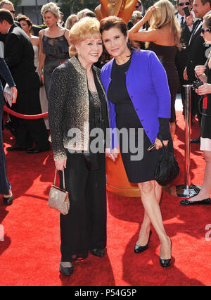 Debbie Reynolds, Carrie Fisher, à la 2008 CREATIVE Emmy Awards au Nokia Theatre de Los Angeles.Debbie Reynolds, Carrie Fisher  11 ------------- Red Carpet Event, Vertical, USA, Cinéma, Célébrités, photographie, Bestof, Arts, Culture et divertissement, Célébrités Topix fashion / Vertical, Best of, événement dans la vie d'Hollywood, Californie - Tapis rouge et en backstage, USA, Cinéma, Célébrités, cinéma, télévision, Célébrités célébrités musique, photographie, Arts et culture, Bestof, divertissement, Topix, verticale de la famille de l'année 2011, enquête tsuni@Gamma-USA.com Banque D'Images