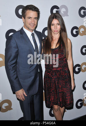 Dermot Mulroney et Catulle à Tharita 2011 GQ Hommes de l'année Partie au Château Marmont à Los Angeles.Dermot Mulroney et Tharita Catulle  210 ------------- Red Carpet Event, Vertical, USA, Cinéma, Célébrités, photographie, Bestof, Arts, Culture et divertissement, Célébrités Topix fashion / Vertical, Best of, événement dans la vie d'Hollywood, Californie - Tapis rouge et en backstage, USA, Cinéma, Célébrités, cinéma, télévision, Célébrités célébrités musique, photographie, Arts et culture, Bestof, divertissement, Topix, verticale de la famille de l'année 2011, enquête tsuni@Gamm Banque D'Images