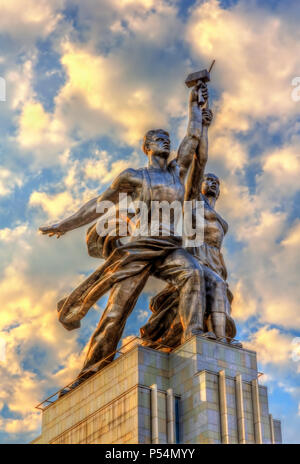 Travailleur et Kolkhozienne, un célèbre monument soviétique à Moscou Banque D'Images