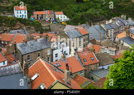 Le beau village de Staithes, sur la côte de North Yorkshire, Angleterre. Banque D'Images